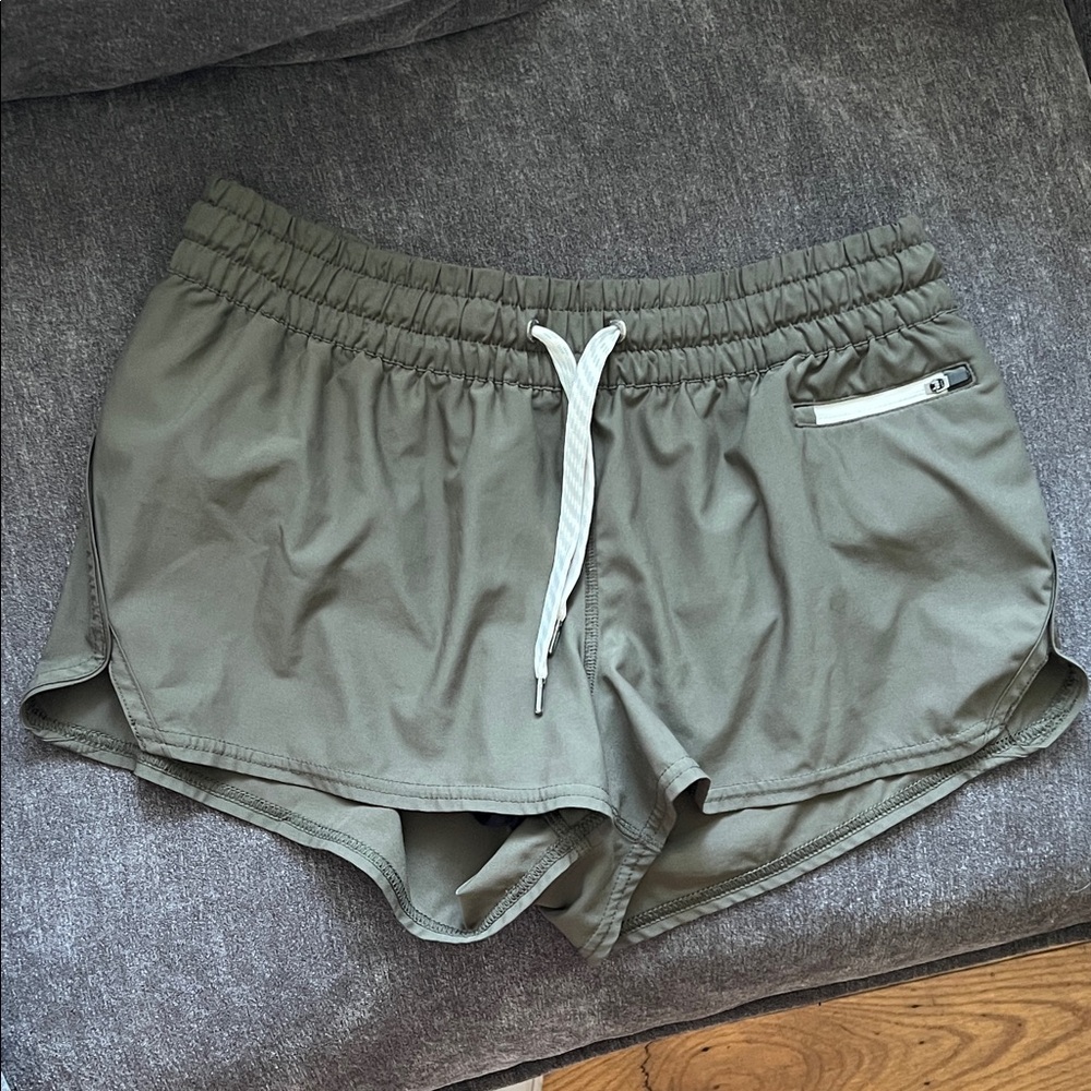Vuori Shorts